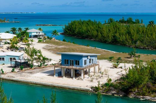 Luxury home in Marsh Harbour, Central Abaco District