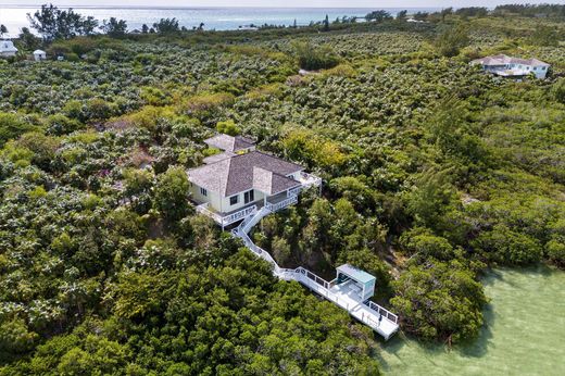 Luxury home in Savannah Sound, Central Eleuthera District
