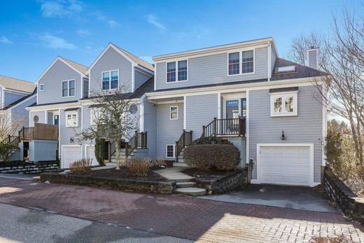 Apartment / Etagenwohnung in Falmouth, Barnstable County