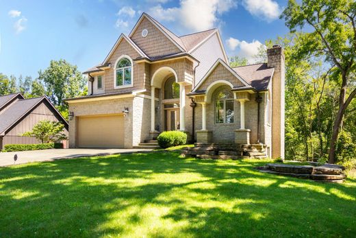 Detached House in West Bloomfield Township, Oakland County