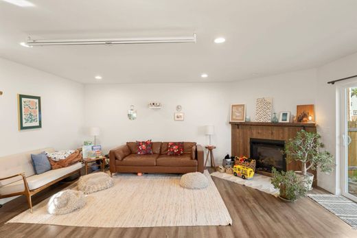 Luxury home in White Salmon, Klickitat County