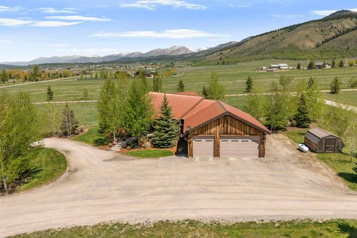 Luxury home in Etna, Lincoln County