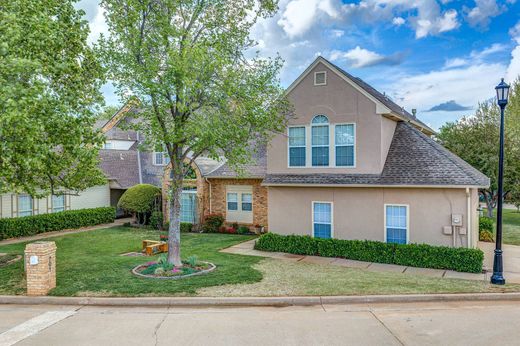 Townhouse in Edmond, Oklahoma County