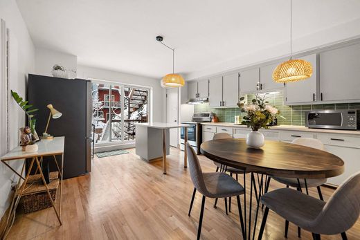 Duplex appartement in Montréal, City of Montréal