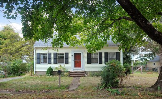 Detached House in Maynard, Middlesex County