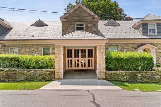 Townhouse in Newport, Newport County