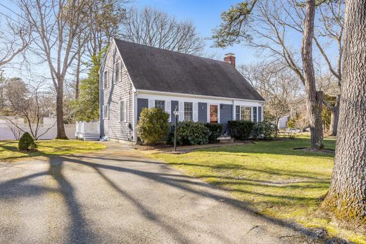 Detached House in Marstons Mills, Barnstable County