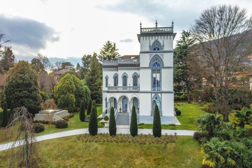 Villa - Lesa, Provincia di Novara