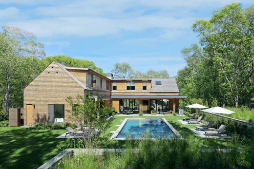 Detached House in Bridgehampton, Suffolk County