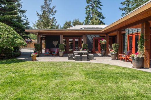 Detached House in Gabriola, British Columbia