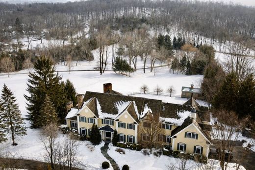 Detached House in Far Hills, Somerset County