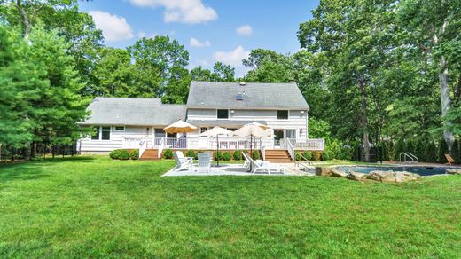 Detached House in Southampton, Suffolk County