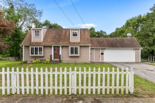 Detached House in Norwich, New London County