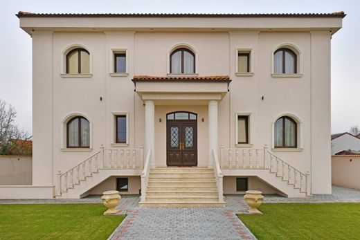 Vrijstaand huis in Boekarest, Municipiul Bucureşti