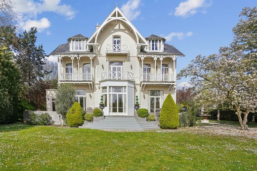 Einfamilienhaus in Croissy-sur-Seine, Yvelines