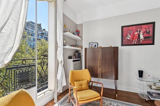 Apartment in La Muette, Auteuil, Porte Dauphine, Paris