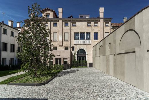 Appartamento a Treviso, Veneto