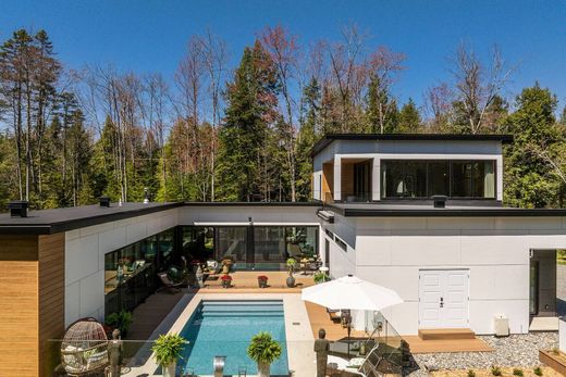 Detached House in Sainte-Catherine-de-Hatley, Estrie