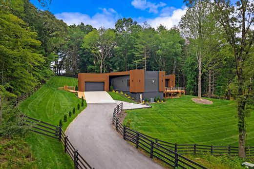 Detached House in Mills River, Henderson County