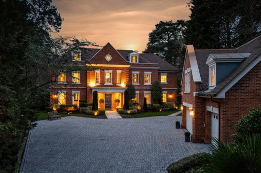 Detached House in Ascot, Windsor and Maidenhead