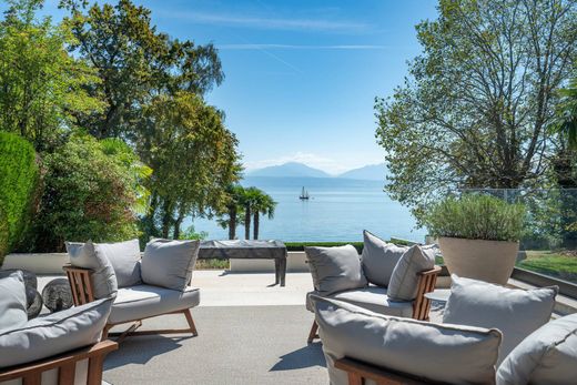 Detached House in Saint-Prex, Morges District