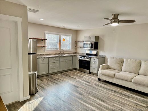 Islip, Suffolk Countyのアパートメント