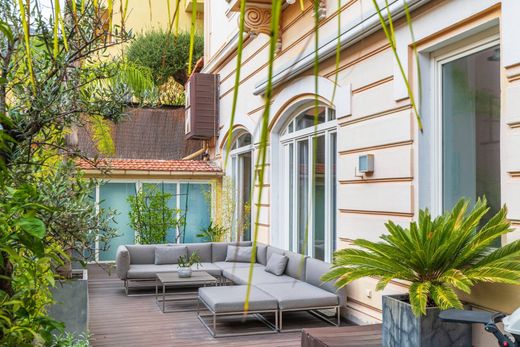 Apartment / Etagenwohnung in Beausoleil, Alpes-Maritimes