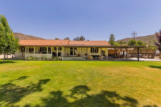 Luxury home in Santa Clarita, Los Angeles County