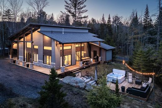 Casa Unifamiliare a Magog, Estrie
