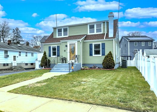 Detached House in Bridgeport, Fairfield County