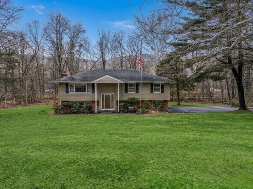 Detached House in Brookfield, Fairfield County