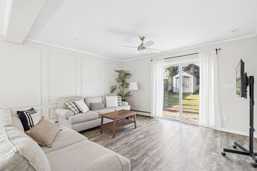 Detached House in Levittown, Nassau County