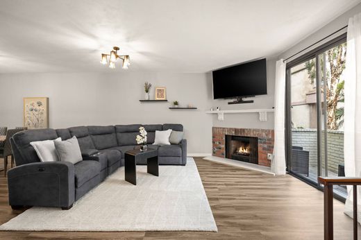 Apartment in Lake Balboa, Los Angeles County
