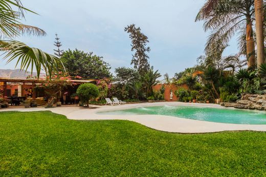 Land in Pachacamac, Lima