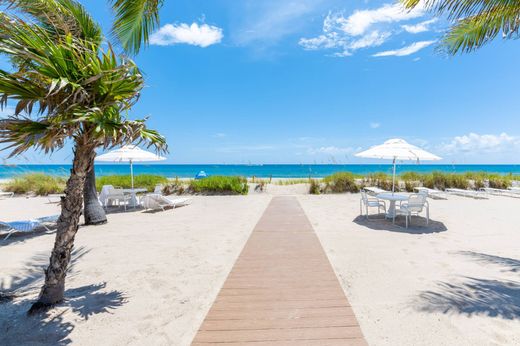 Apartment in Palm Beach, Florida