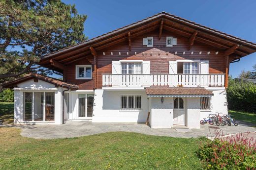 Einfamilienhaus in Le Vaud, Nyon District