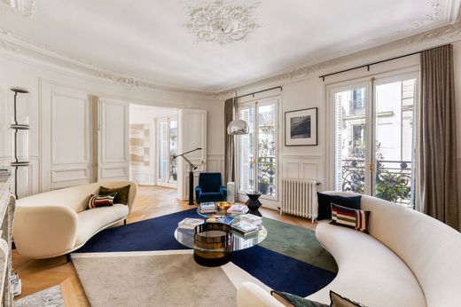 Apartment in Tour Eiffel, Invalides – Ecole Militaire, Saint-Thomas d’Aquin, Paris