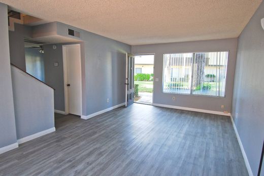 Townhouse in Colton, San Bernardino County