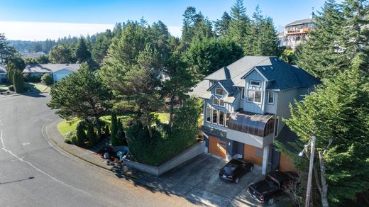 Detached House in North Bend, Coos County
