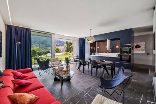 Detached House in Sion, Sion District