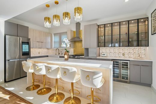 Luxury home in North Bergen, Hudson County