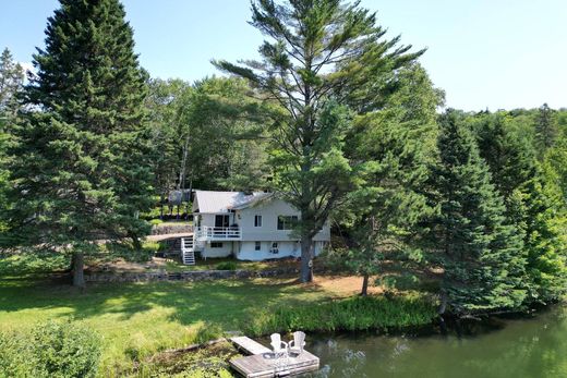 Einfamilienhaus in Mont-Tremblant, Laurentides