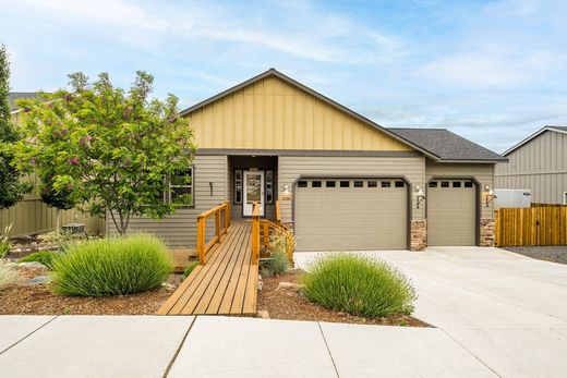 Luxury home in Redmond, Deschutes County