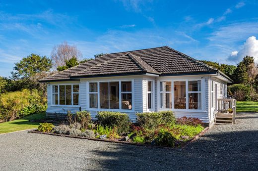 Detached House in Kaipara Flats, Auckland