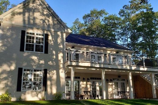 Detached House in Fall River, Nova Scotia
