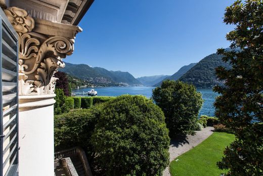Apartment / Etagenwohnung in Como, Provincia di Como