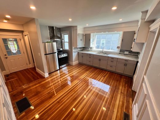 Apartment / Etagenwohnung in Quincy, Norfolk County