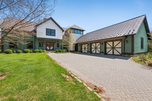 Detached House in Far Hills, Somerset County