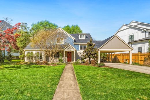 Luxury home in Falls Church, City of Falls Church