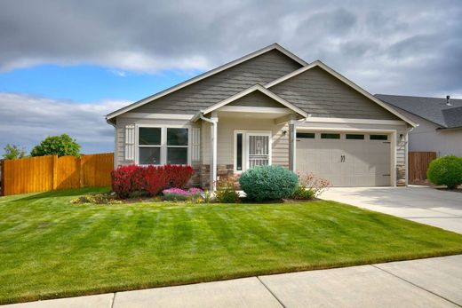 Luxury home in Redmond, Deschutes County